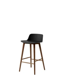 Rely HW118 counter stool, walnut fra &Tradition