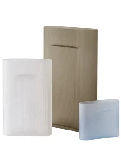 Ridge Vase, taupe frosted glass fra Muuto