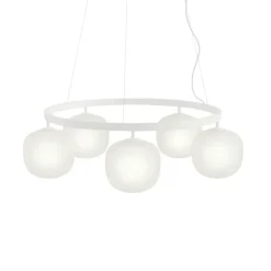 Rime lysekrone fra Muuto