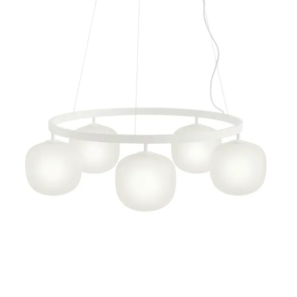 Rime lysekrone fra Muuto