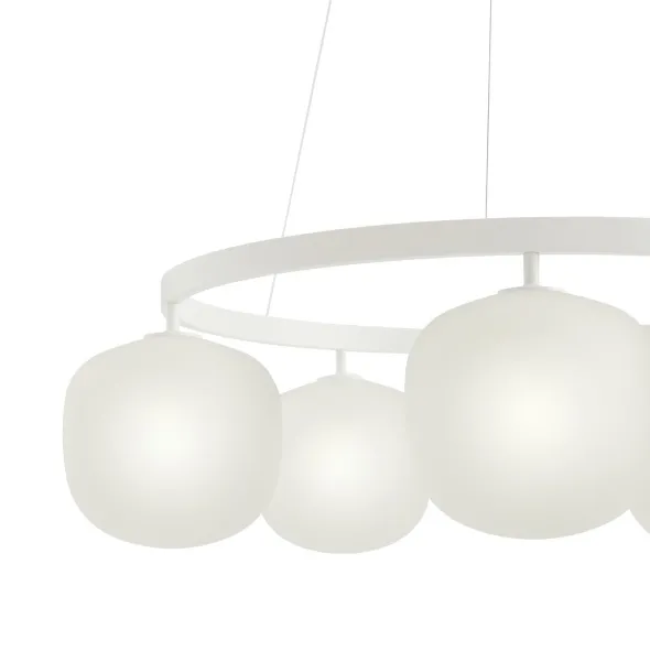 Rime lysekrone fra Muuto