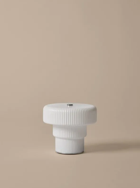 Ripple Portable Lamp White fra Ferm Living