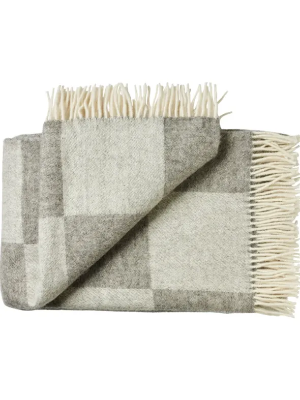 Ærø Plaid, soft nordic grey fra Silkeborg Uldspinderi