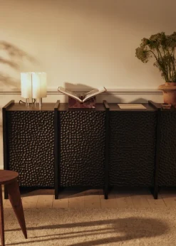 Scarni skænk, Dark Stained Ash fra Ferm Living