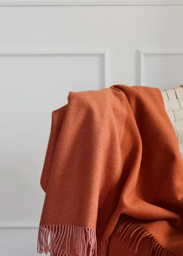Secret Plaid, coral/amber fra Silkeborg Uldspinderi