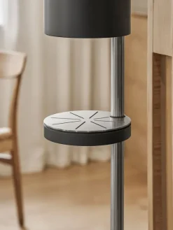 Sensorstyret håndsprit- og sæbedispenser, fritstående i sort fra VOLA