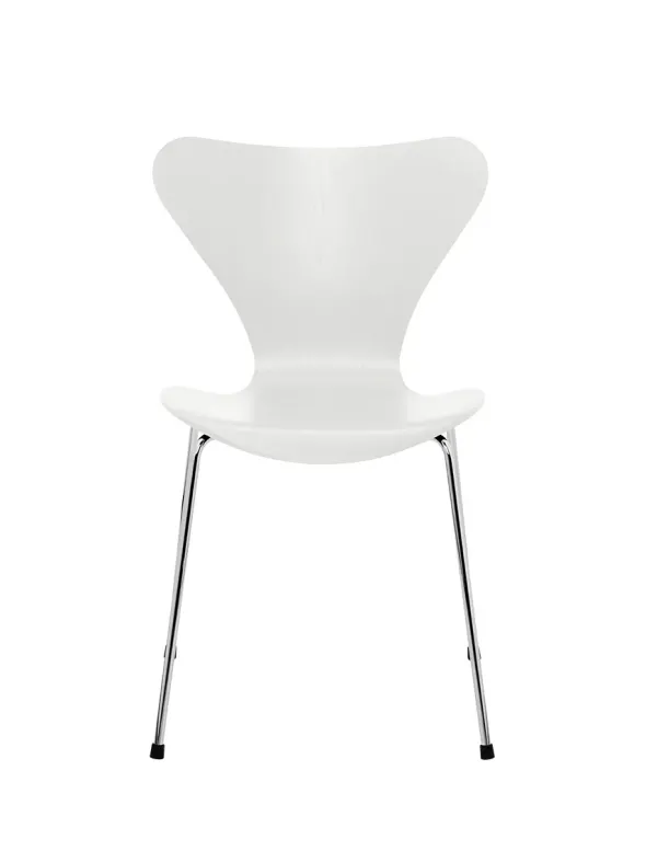 3107 Serie 7 stol i farvet ask af Arne Jacobsen