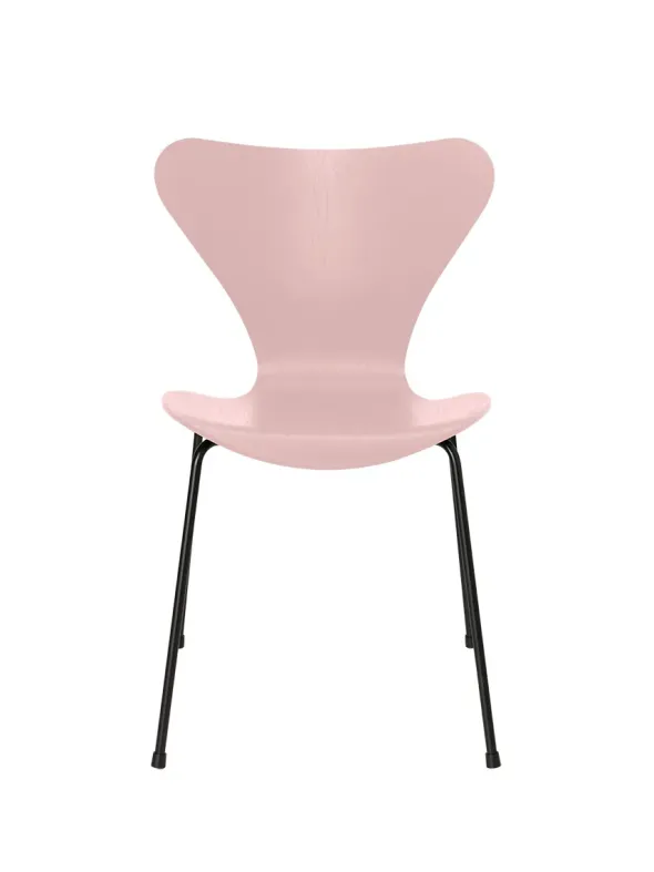 3107 Serie 7 stol i farvet ask af Arne Jacobsen