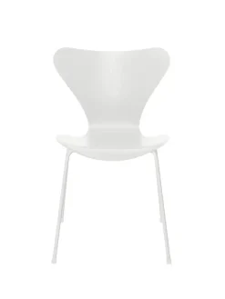 3107 Serie 7 stol i farvet ask af Arne Jacobsen