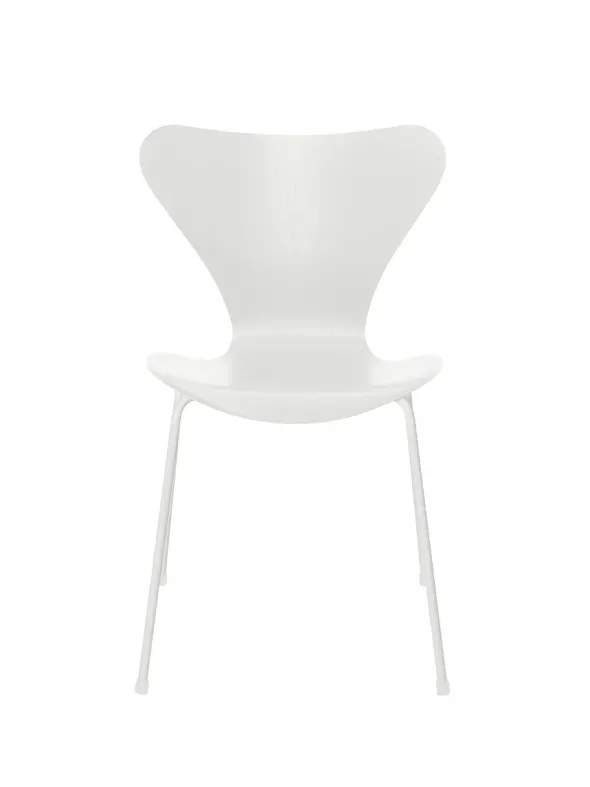 3107 Serie 7 stol i farvet ask af Arne Jacobsen