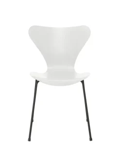 3107 Serie 7 stol i farvet ask af Arne Jacobsen