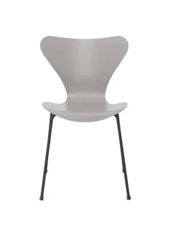 3107 Serie 7 stol i farvet ask af Arne Jacobsen