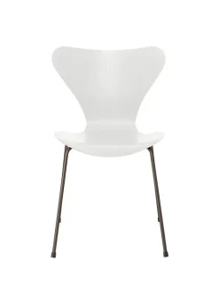 3107 Serie 7 stol i farvet ask af Arne Jacobsen