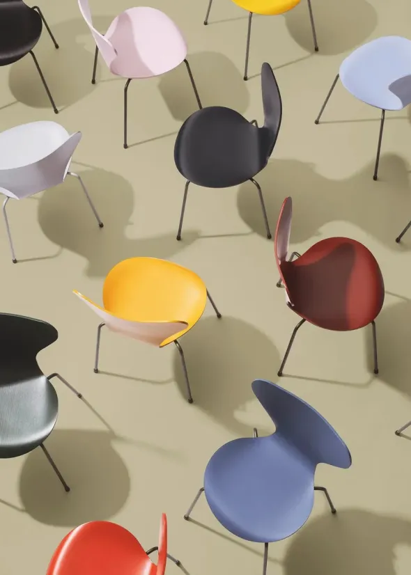 3107 Serie 7 stol lakeret af Arne Jacobsen