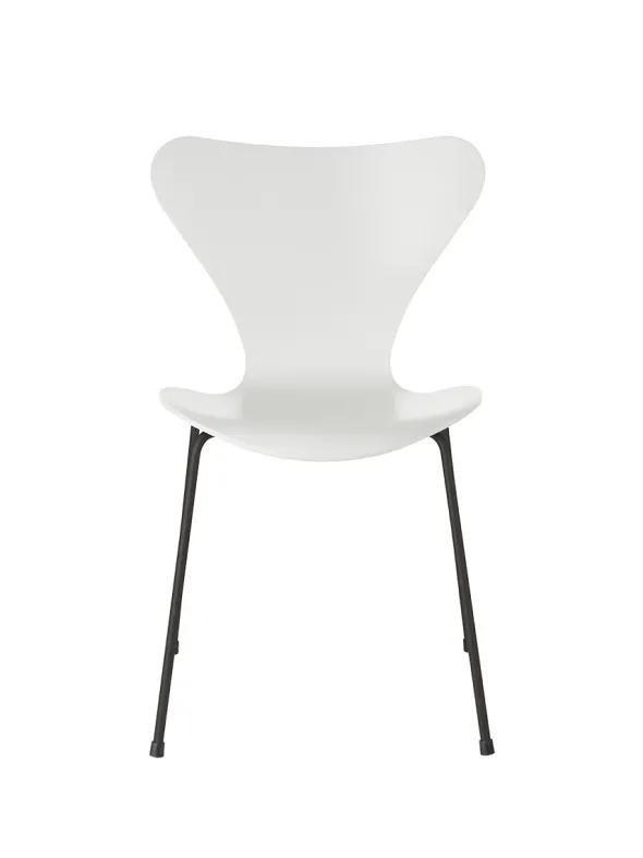 3107 Serie 7 stol lakeret af Arne Jacobsen