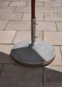 Skagerak Capri parasolfod 30 kg fra Fritz Hansen