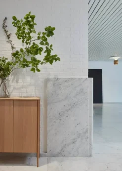 Skagerak Jut High Cabinet fra Fritz Hansen
