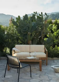 Skagerak Virkelyst 2 pers. Sofa, Golden Yellow Stripe fra Fritz Hansen