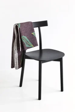 Skinny wooden chair, ash/black fra Nine