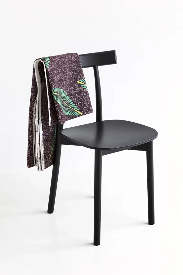 Skinny wooden chair, ash/black fra Nine