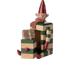 Skuffenisse – Elf with Drawer, grøn fra Maileg