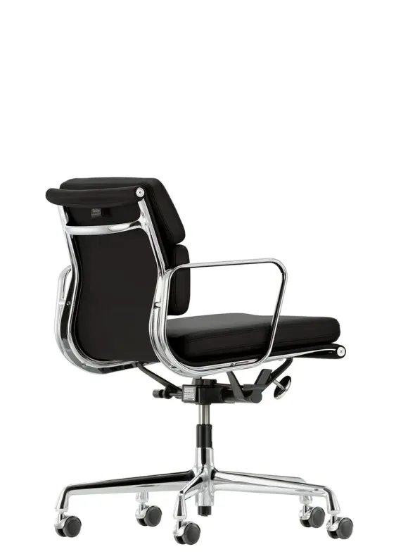Soft Pad Chair EA 217 Kontorstol, sort læder/krom stel fra Vitra
