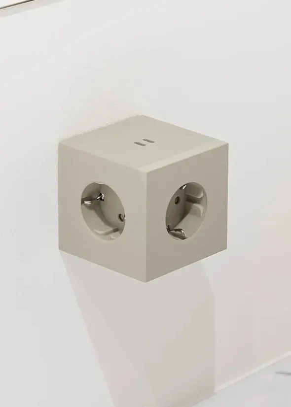 Square 2 Stikdåse med USB, beige fra Avolt