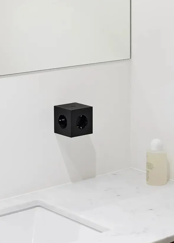 Square 2 Stikdåse med USB, sort fra Avolt