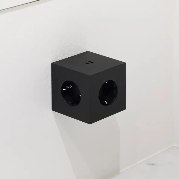 Square 2 Stikdåse med USB, sort fra Avolt