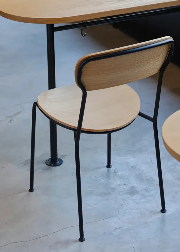 Stack spisebordsstol i natur eg fra Stellar Works