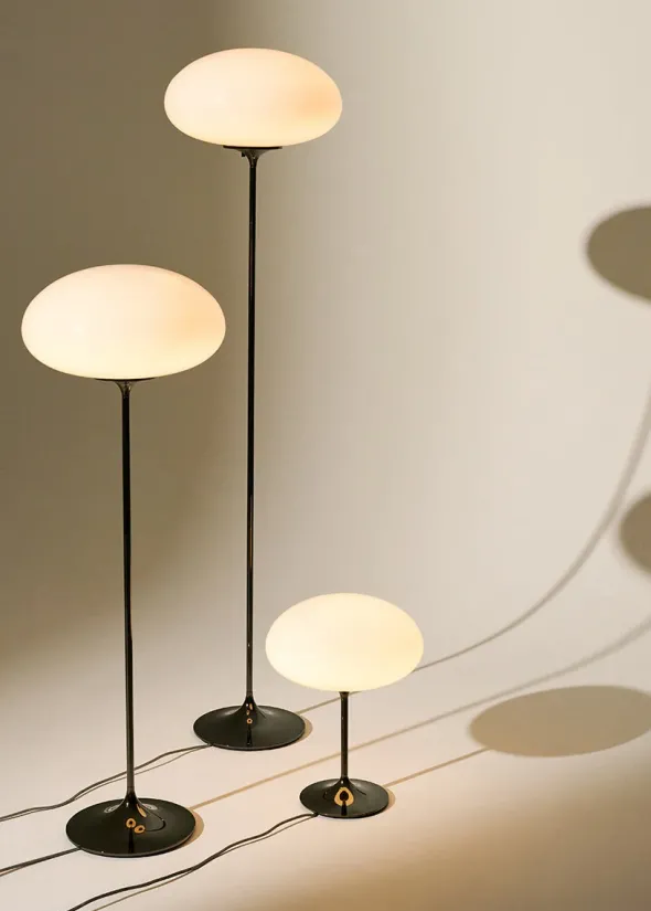 Stemlite opal gulvlampe, H150 fra GUBI