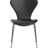 3107 stol, fuldpolstret Essential læder sort / krom stel af Arne Jacobsen