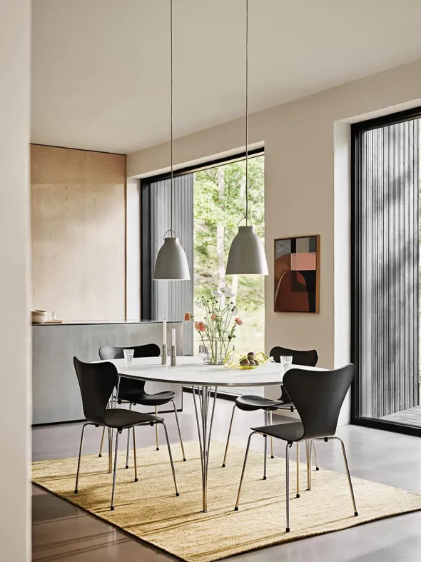 3107 stol i sort ask af Arne Jacobsen