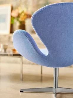 3320 Svanen i stof (prisgruppe 2) af Arne Jacobsen