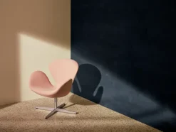 3320 Svanen i stof (prisgruppe 2) af Arne Jacobsen