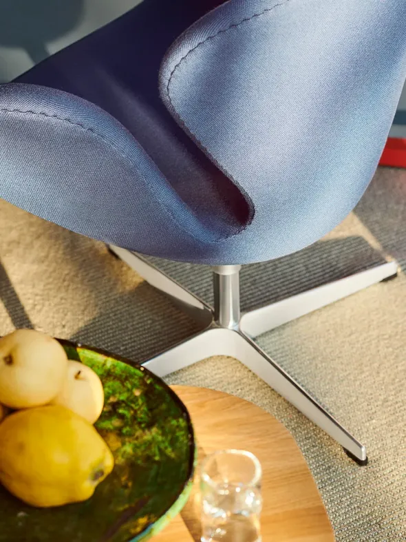 3320 Svanen i stof (prisgruppe 2) af Arne Jacobsen