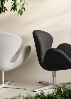 3320 Svanen i stof (prisgruppe 1) af Arne Jacobsen