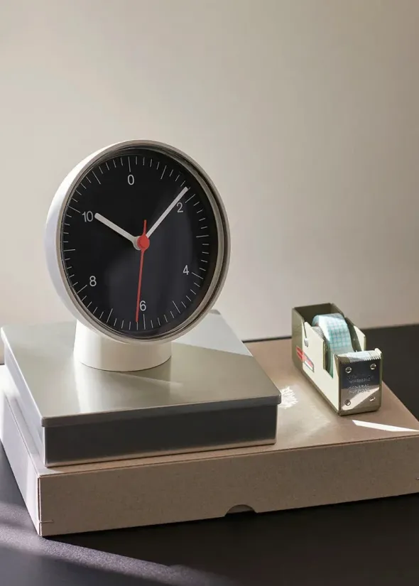Table Clock fra Hay