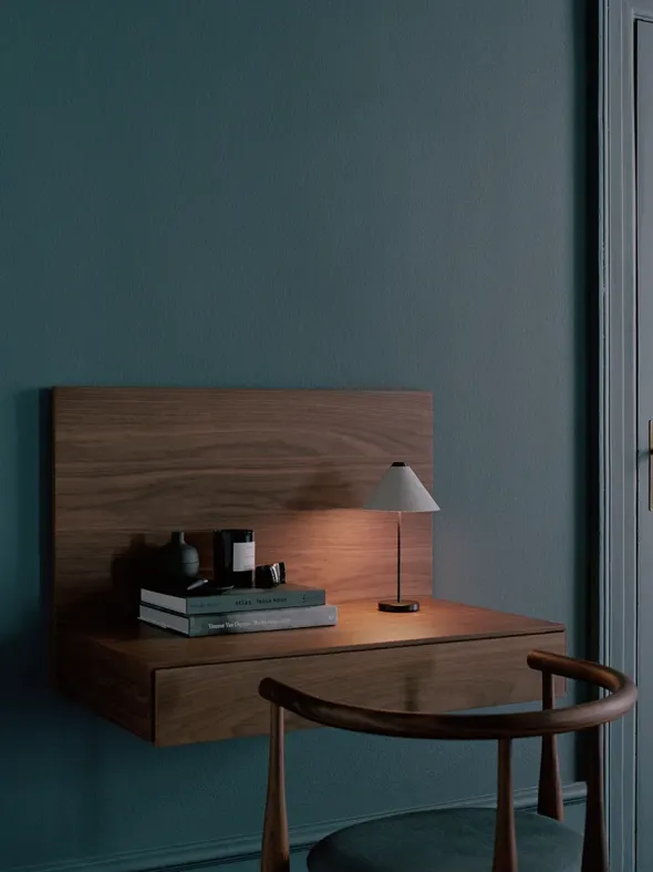 Tana Wall Mounted Desk, walnut fra New Works