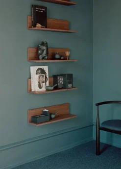 Tana Wall Shelf, walnut fra New Works