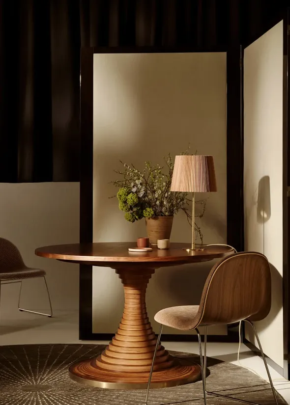 Tavolo a Dischi Dining Table, Ø 150 cm fra GUBI
