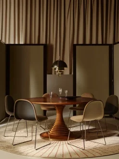 Tavolo a Dischi Dining Table, Ø 150 cm fra GUBI