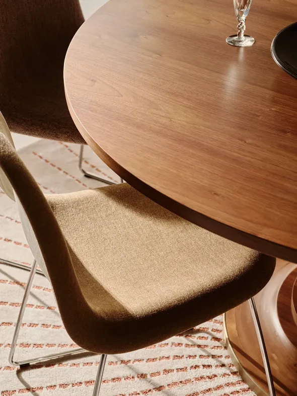 Tavolo a Dischi Dining Table, Ø 150 cm fra GUBI