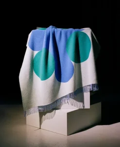 Teenagers from Mars Plaid, white/blue/leaf fra raawii