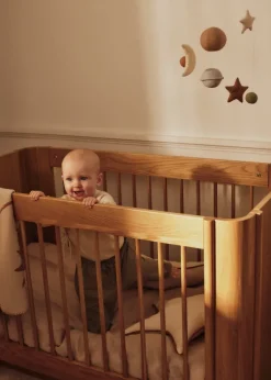 Tilu Baby Cot tremmeseng, olieret eg fra Ferm Living