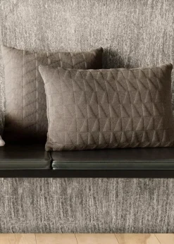 Trapez Pude 50x50 i earth brown af Arne Jacobsen
