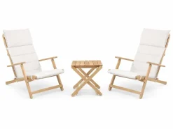 Udendørs loungesæt i teak med 1 BM5868 sidebord og 2 BM5568 Dækstole inkl. hynder fra Carl Hansen & Søn