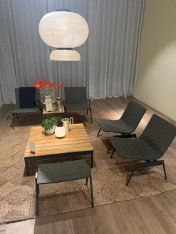 Ville loungesæt i Teak & Bronze Green med 2 stole og 1 skammel fra &Tradition