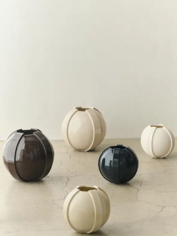 Vinci Vase 01, dark brown fra Louise Roe