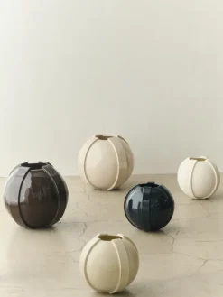 Vinci Vase 01, raw white fra Louise Roe